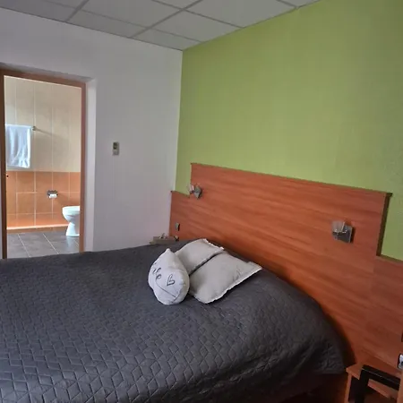 Chez Anabel Et Stéphane Couette-café 3*