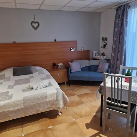 Chez Anabel Et Stéphane Panzió 3*